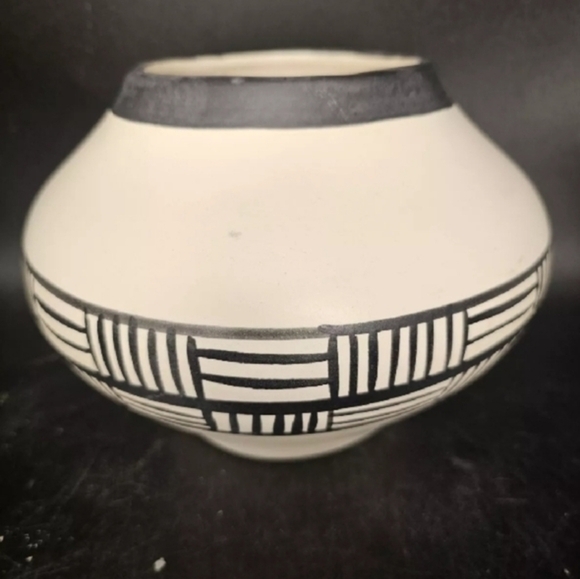 Mesa Verde black on white pottery - Picture 4 of 8